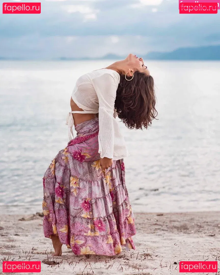 Thais-Yoga Onlyfans Photo Gallery 