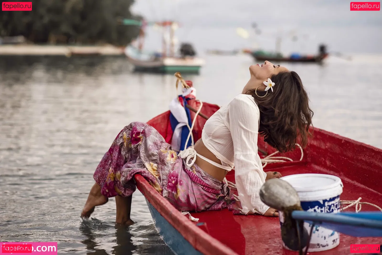 Thais-Yoga Onlyfans Photo Gallery 