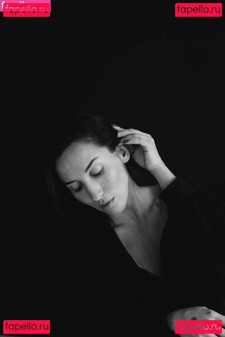 Thais-Yoga Onlyfans Photo Gallery 