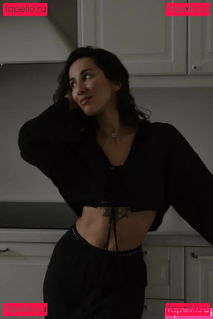 Thais-Yoga Onlyfans Photo Gallery 