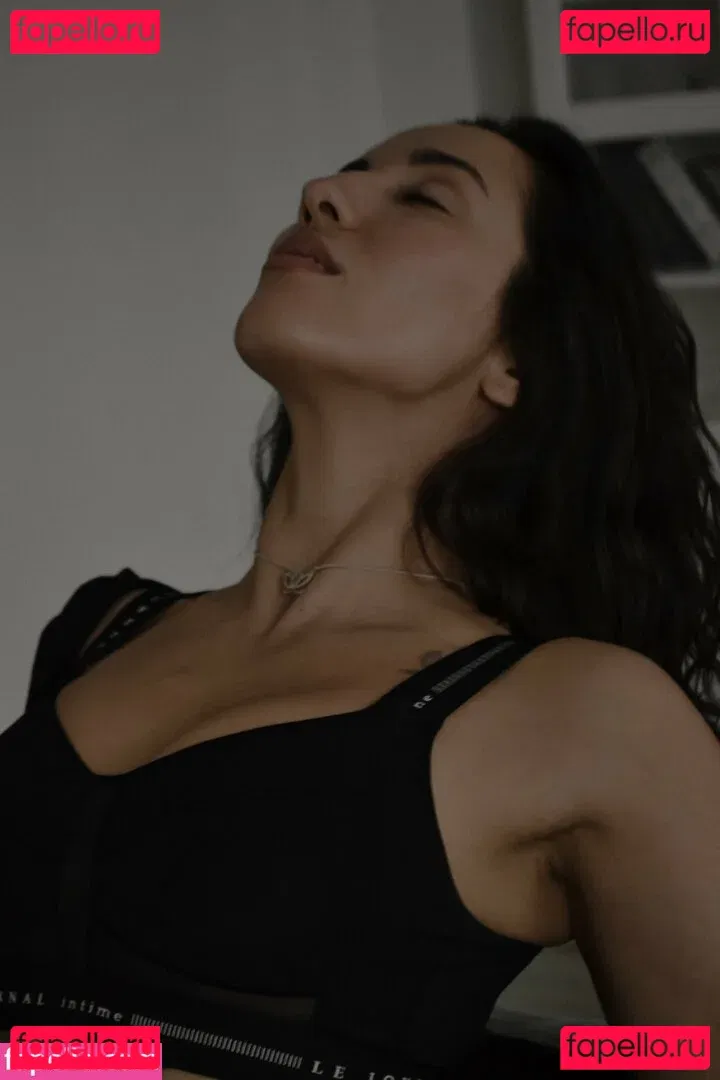 Thais-Yoga Onlyfans Photo Gallery 