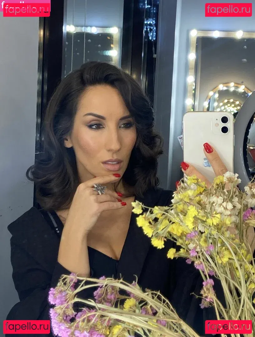 Thais-Yoga Onlyfans Photo Gallery 