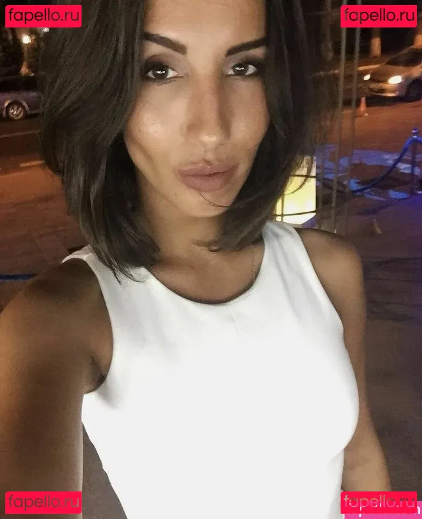 Thais-Yoga Onlyfans Photo Gallery 