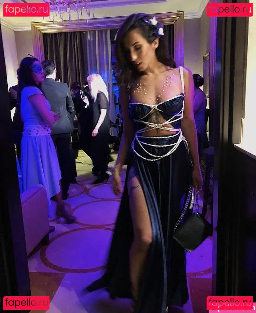 Thais-Yoga Onlyfans Photo Gallery 