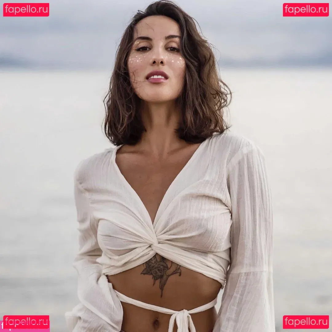 Thais-Yoga Onlyfans Photo Gallery 