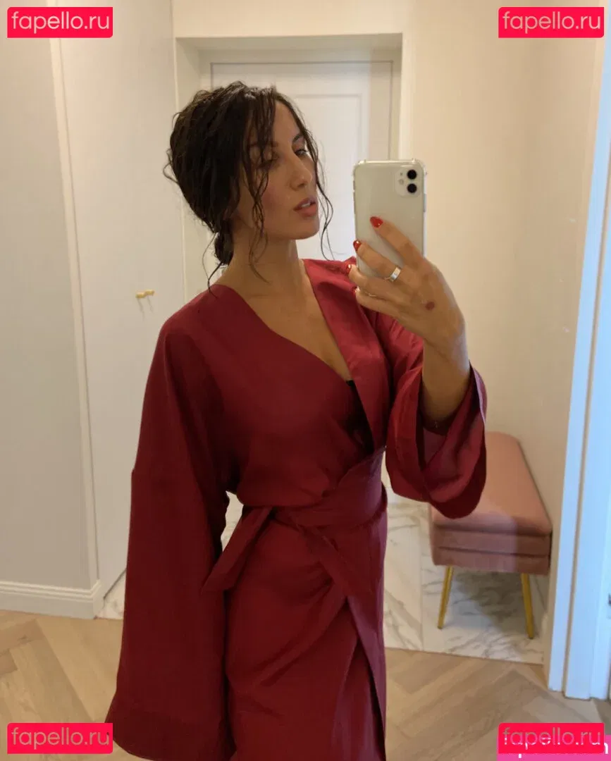 Thais-Yoga Onlyfans Photo Gallery 