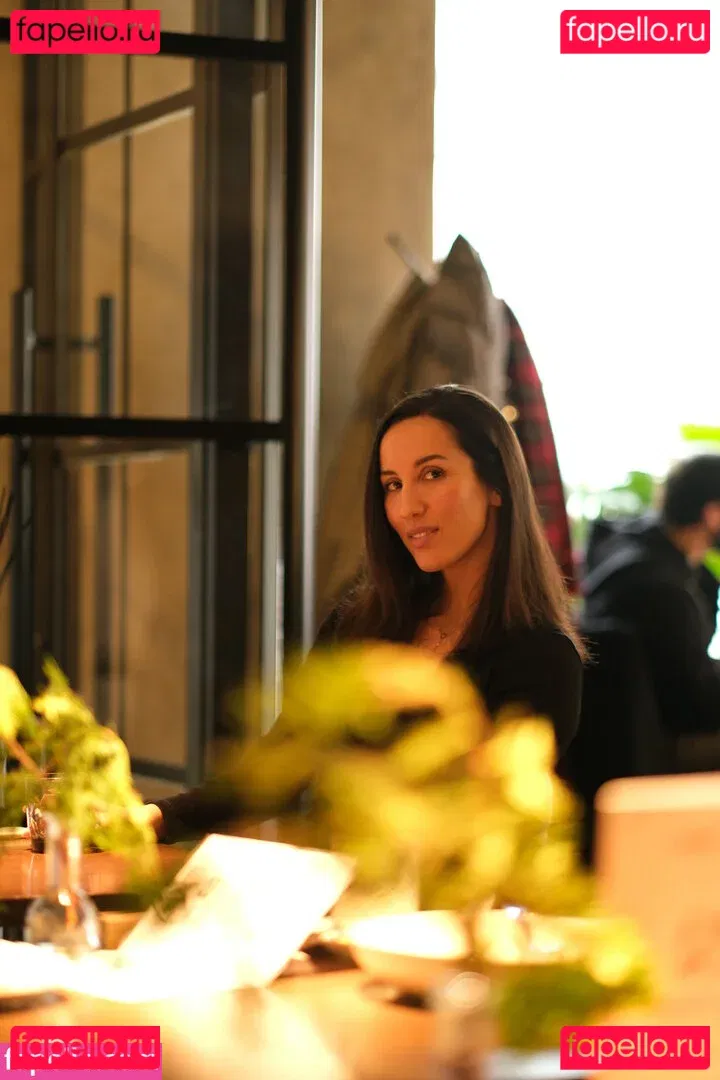 Thais-Yoga Onlyfans Photo Gallery 