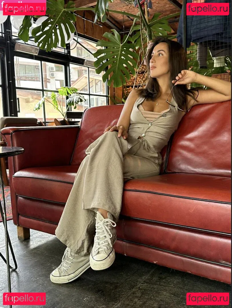 Thais-Yoga Onlyfans Photo Gallery 