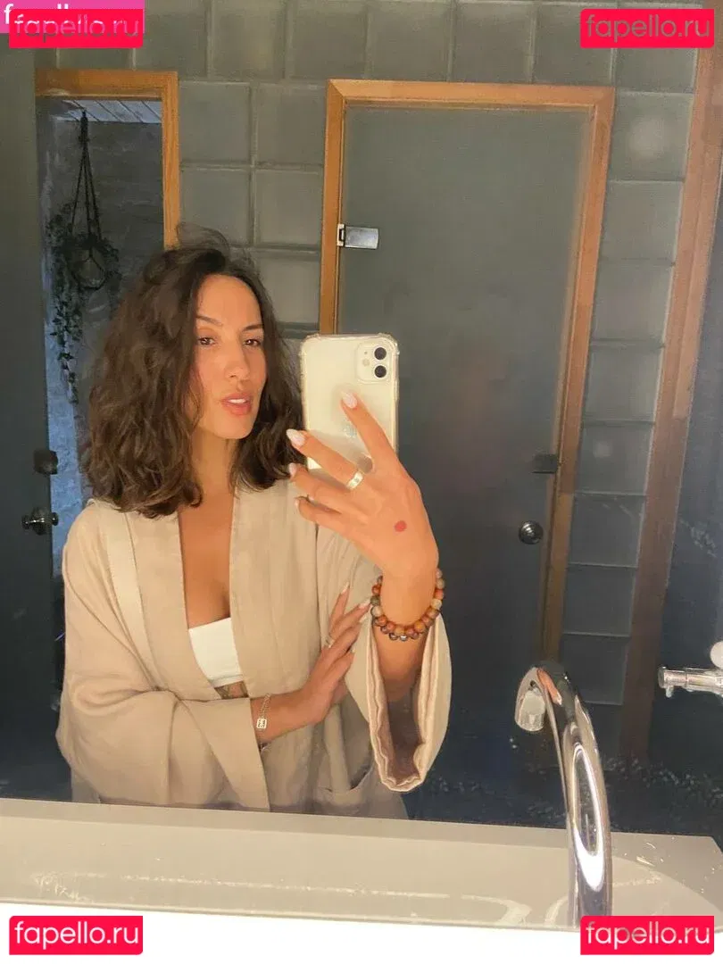 Thais-Yoga Onlyfans Photo Gallery 