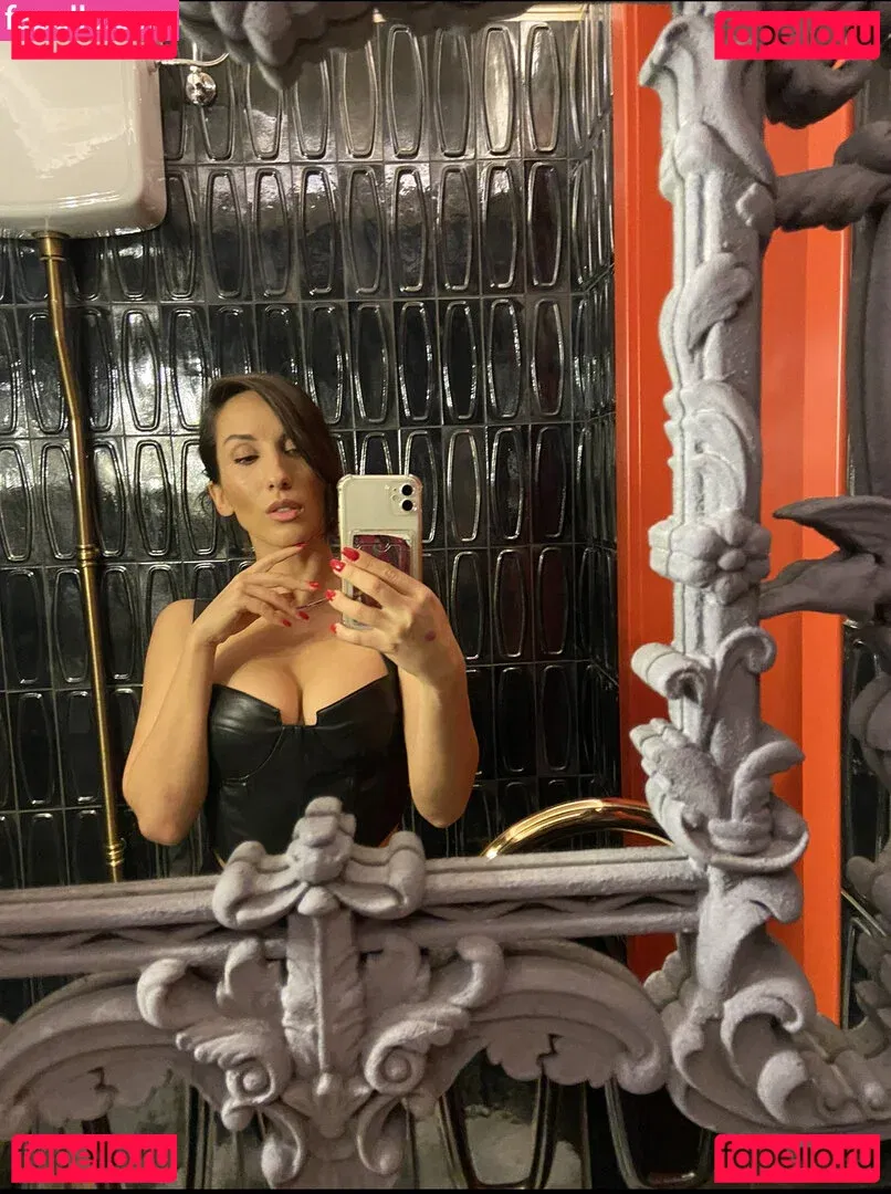 Thais-Yoga Onlyfans Photo Gallery 