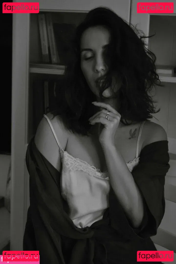 Thais-Yoga Onlyfans Photo Gallery 