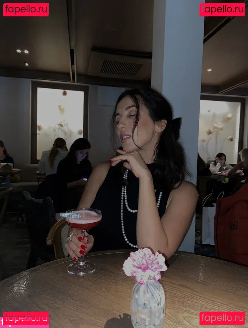 Thais-Yoga Onlyfans Photo Gallery 