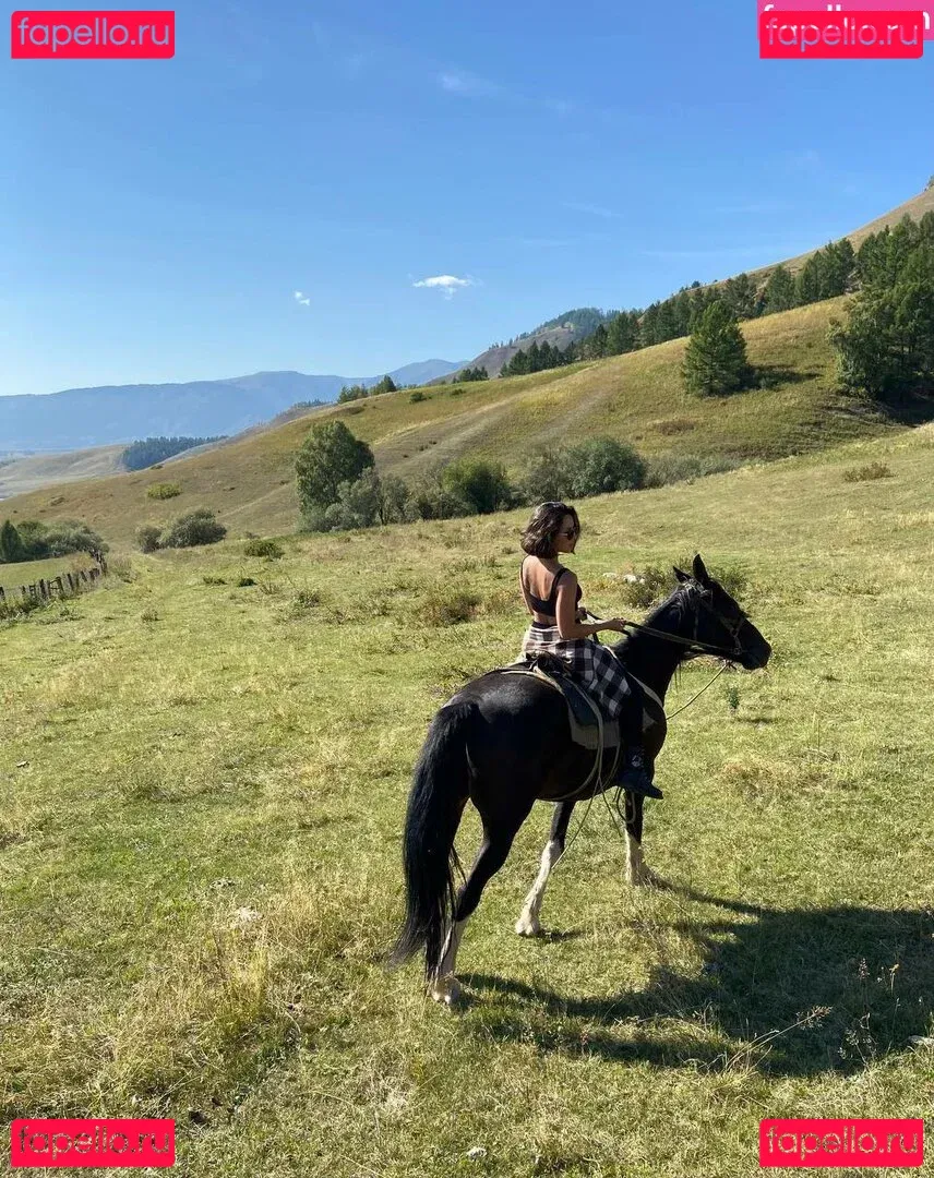 Thais-Yoga Onlyfans Photo Gallery 