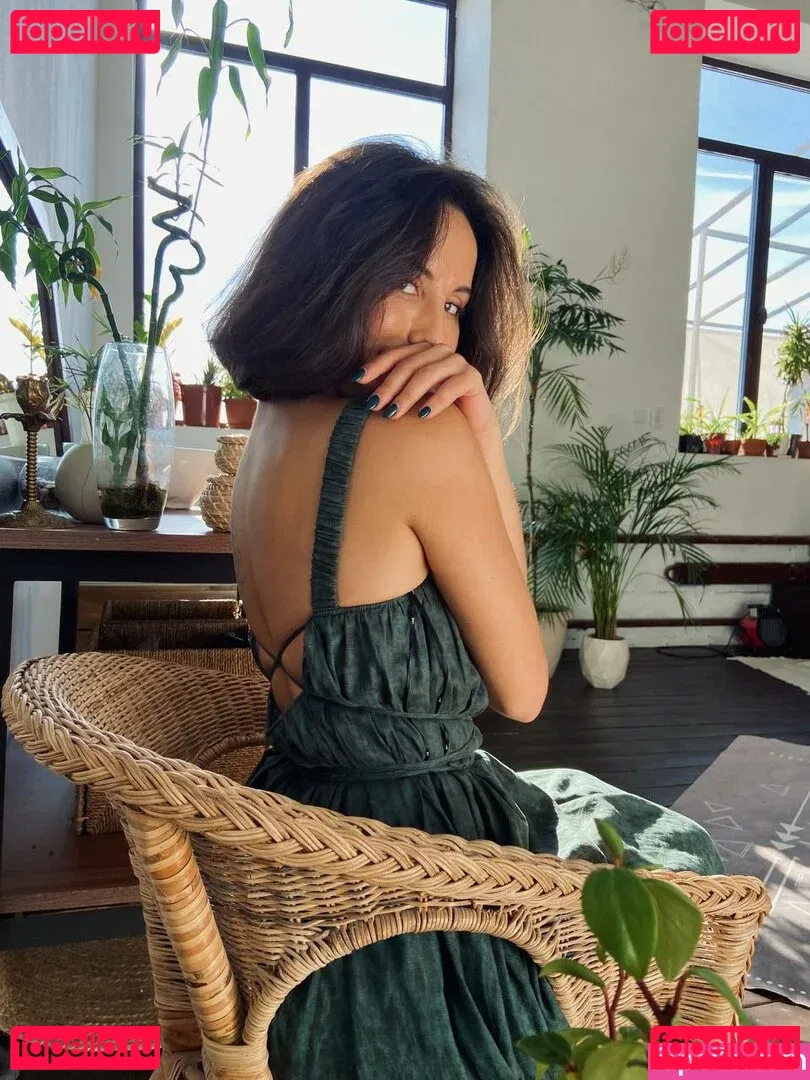 Thais-Yoga Onlyfans Photo Gallery 