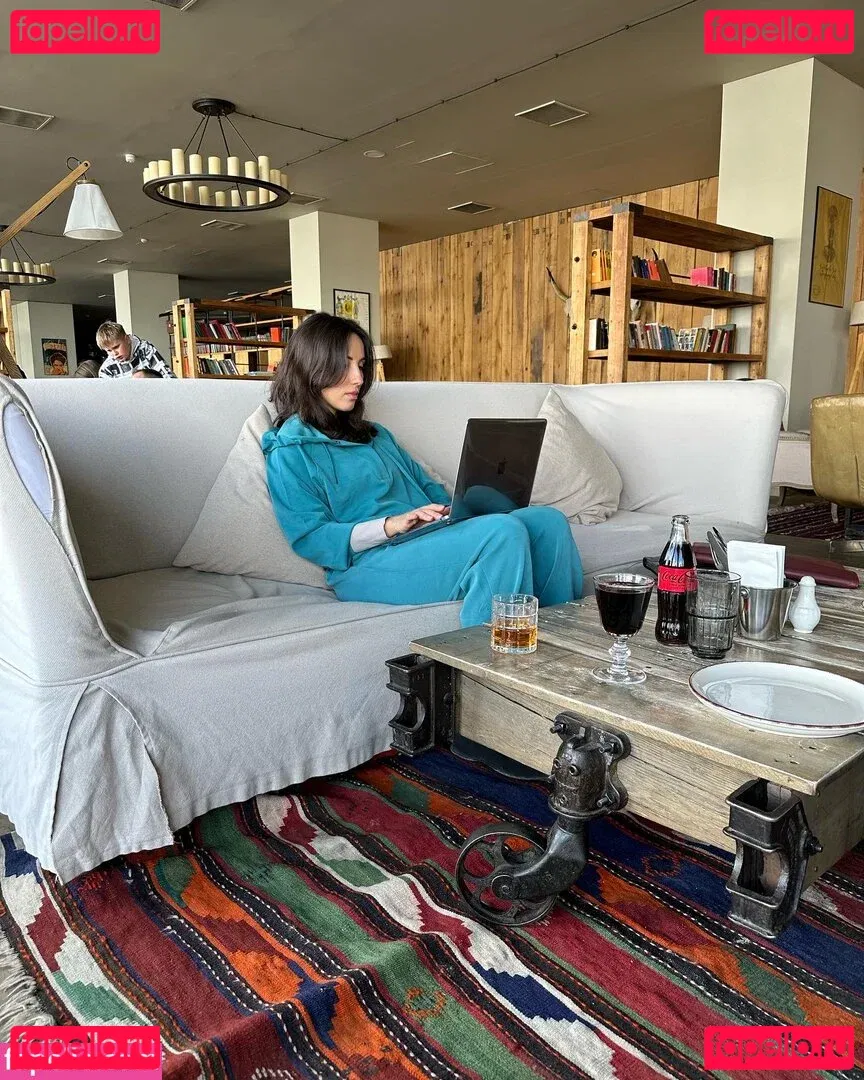 Thais-Yoga Onlyfans Photo Gallery 