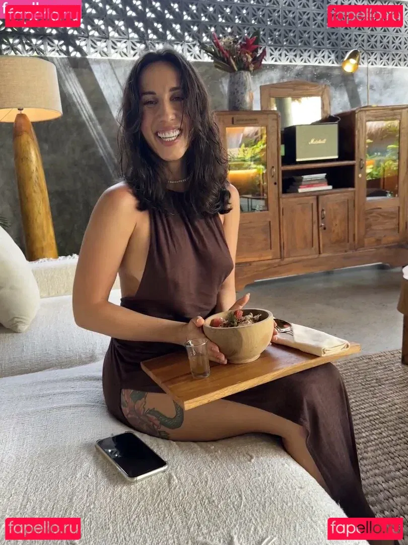 Thais-Yoga Onlyfans Photo Gallery 