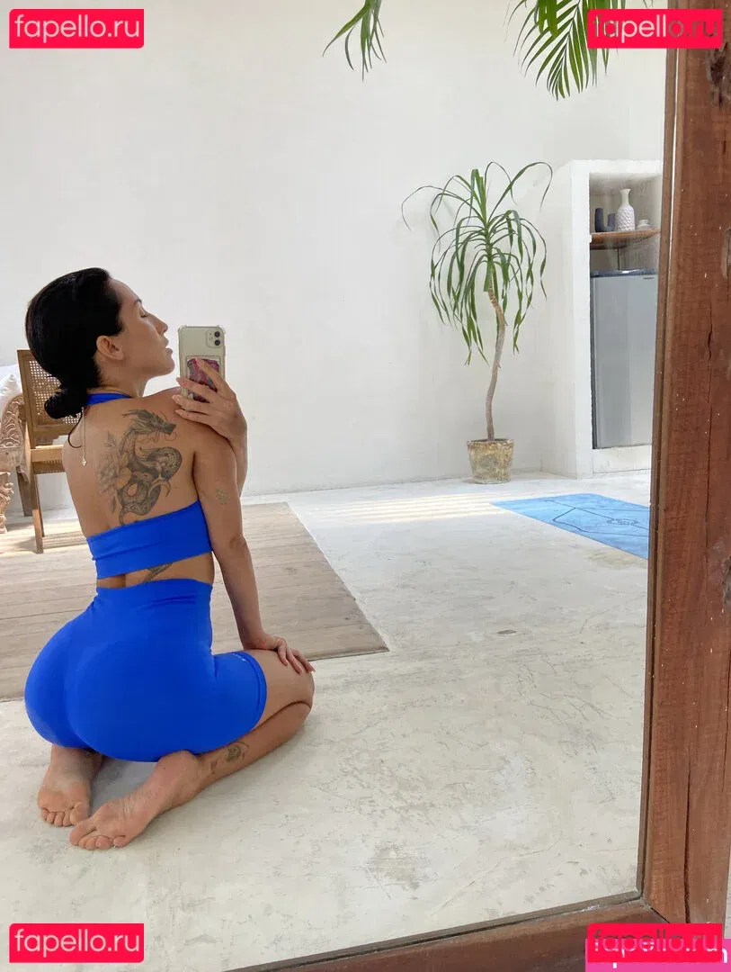 Thais-Yoga Onlyfans Photo Gallery 