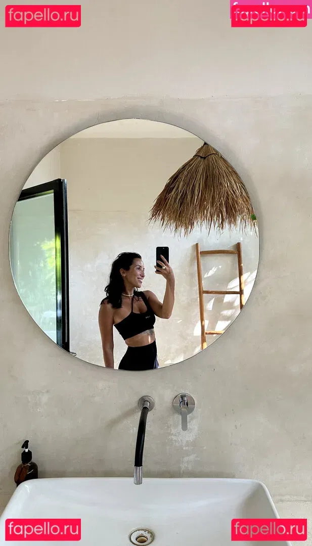 Thais-Yoga Onlyfans Photo Gallery 