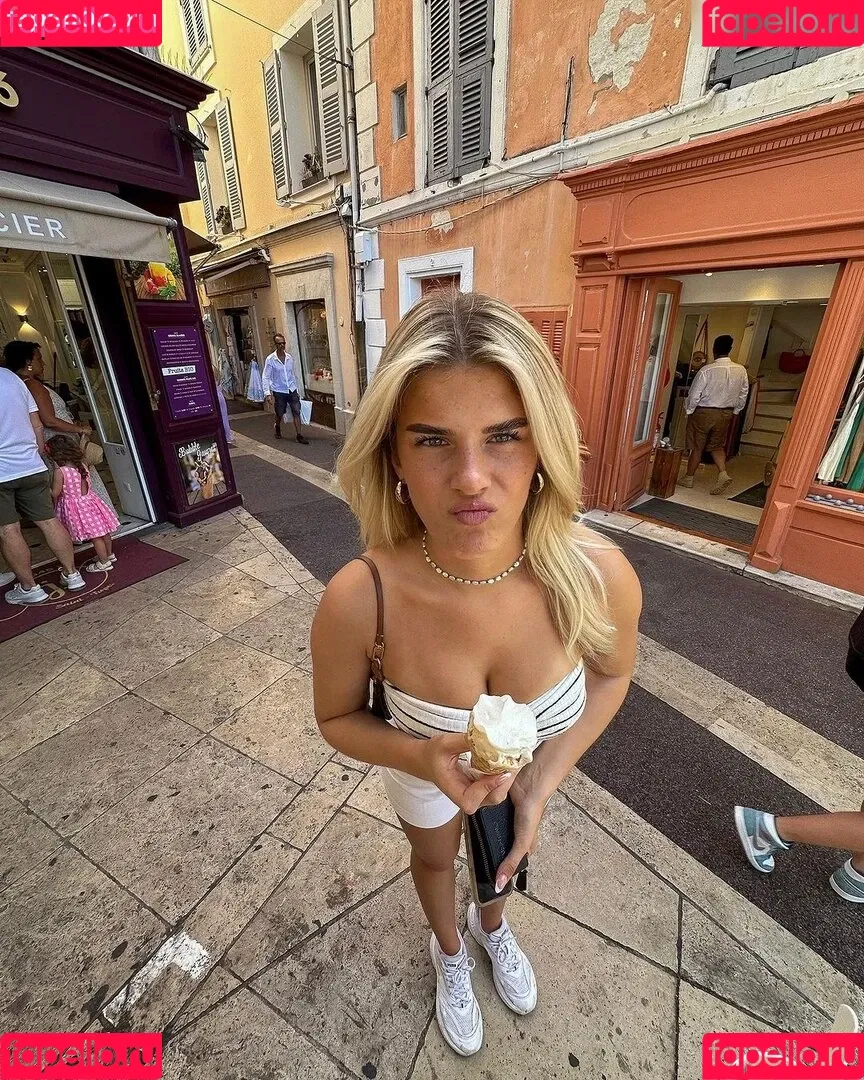 Sophie Schnur Onlyfans Photo Gallery 