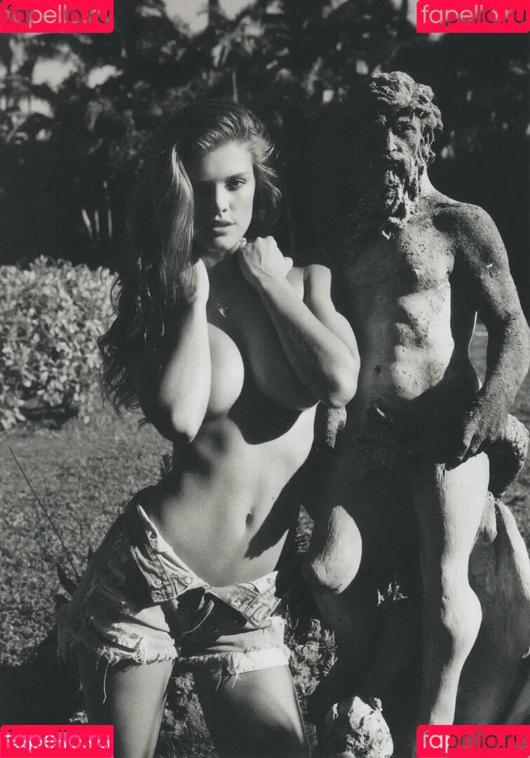 nina_agdal Onlyfans Photo Gallery 