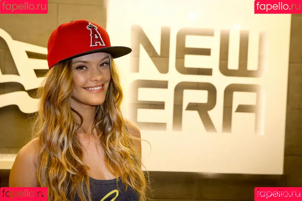 nina_agdal Onlyfans Photo Gallery 