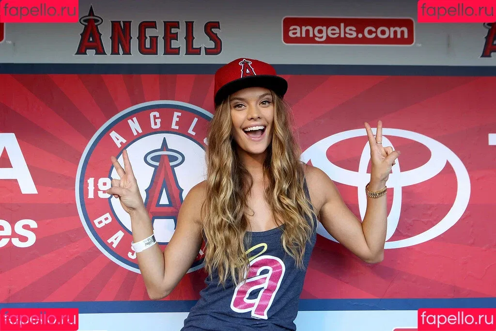 nina_agdal Onlyfans Photo Gallery 