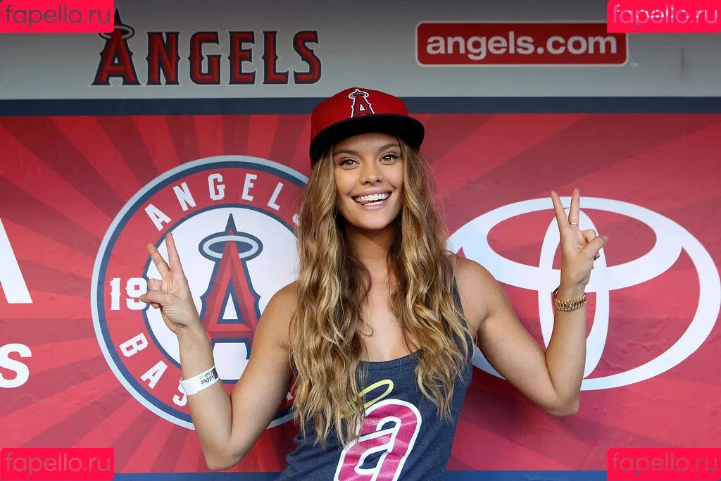 nina_agdal Onlyfans Photo Gallery 