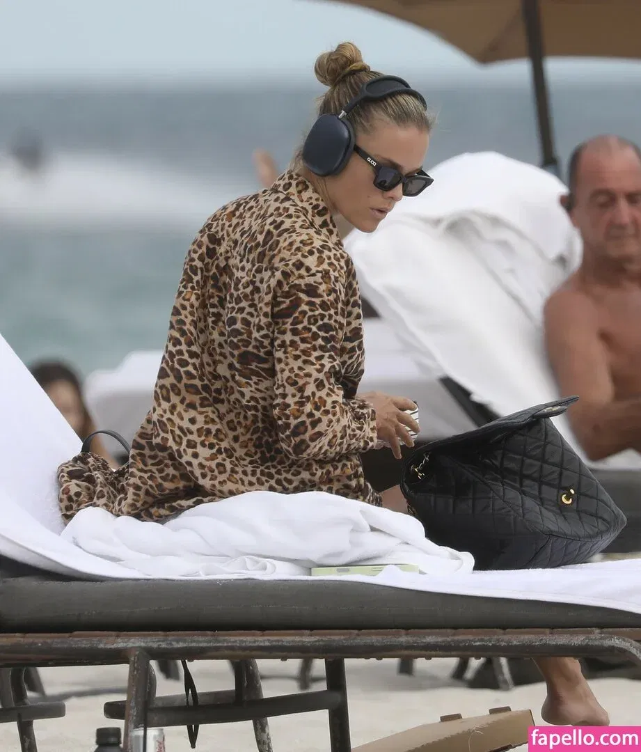 nina_agdal Onlyfans Photo Gallery 