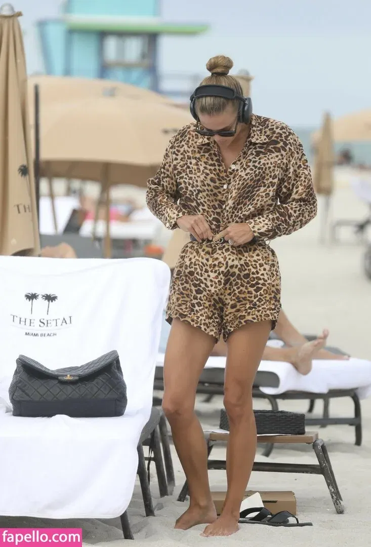 nina_agdal Onlyfans Photo Gallery 