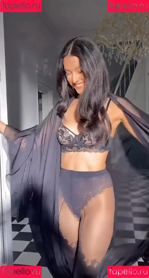 Rebecca Mir Onlyfans Photo Gallery 