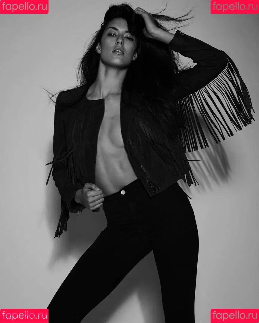 Rebecca Mir Onlyfans Photo Gallery 