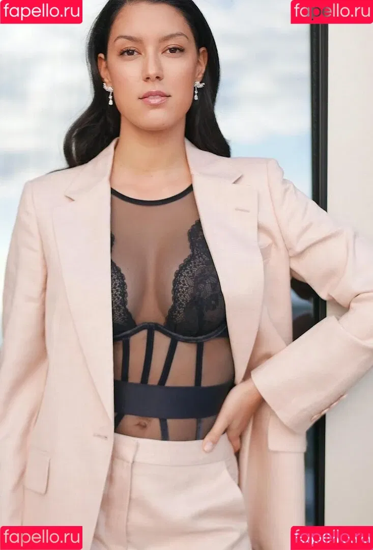 Rebecca Mir Onlyfans Photo Gallery 