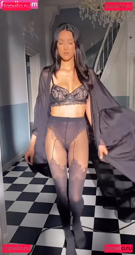 Rebecca Mir Onlyfans Photo Gallery 