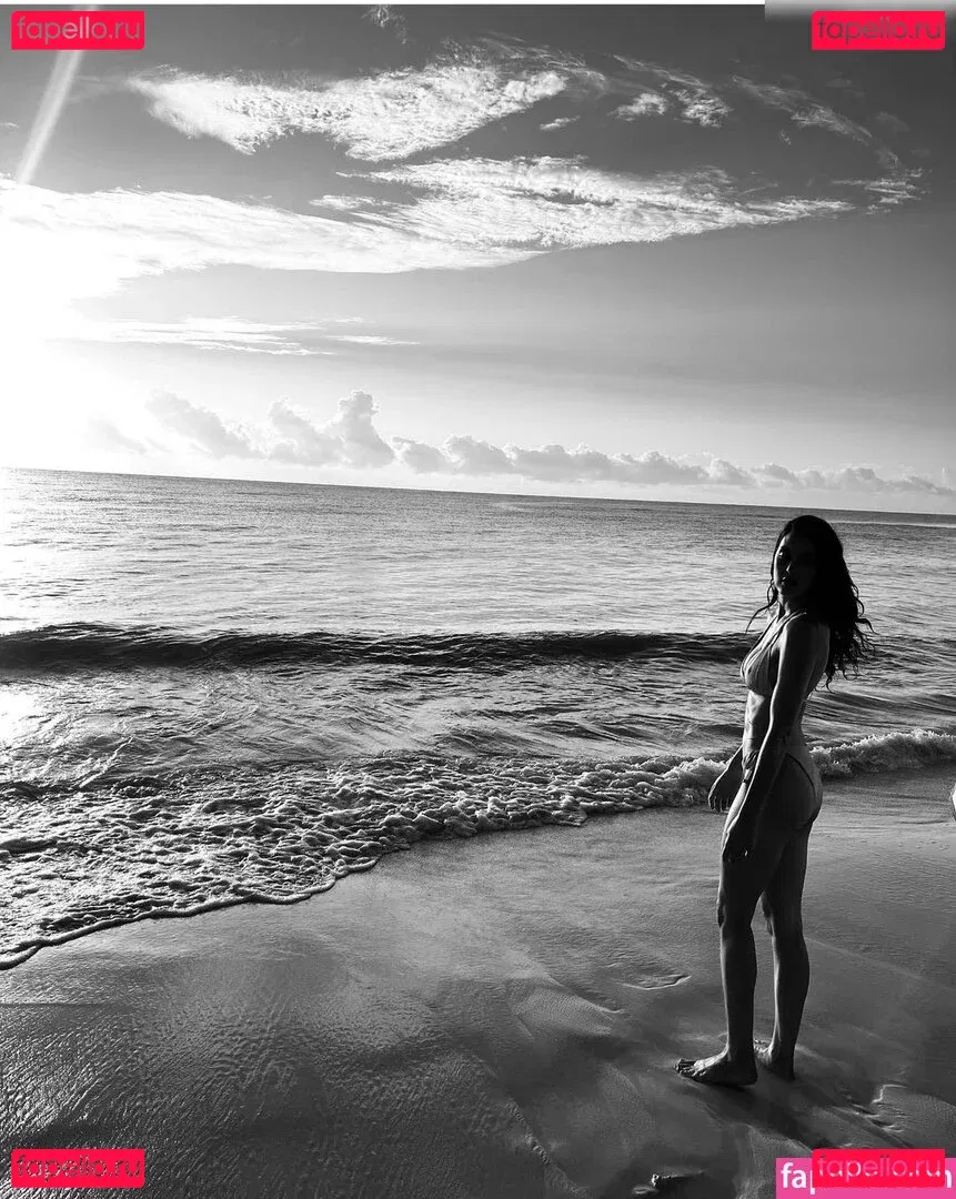 Rebecca Mir Onlyfans Photo Gallery 