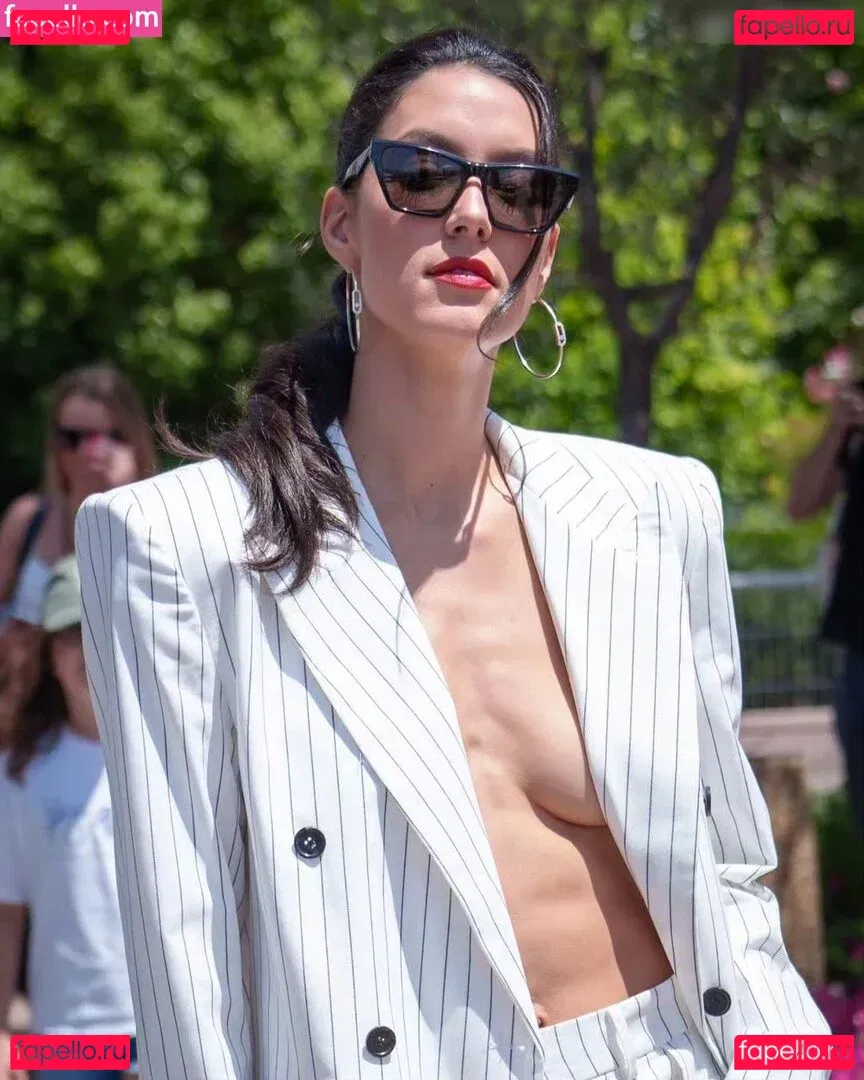 Rebecca Mir Onlyfans Photo Gallery 