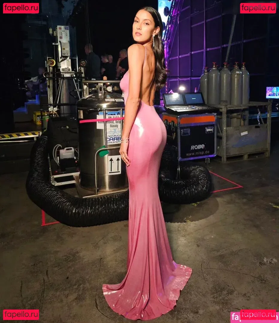 Rebecca Mir Onlyfans Photo Gallery 