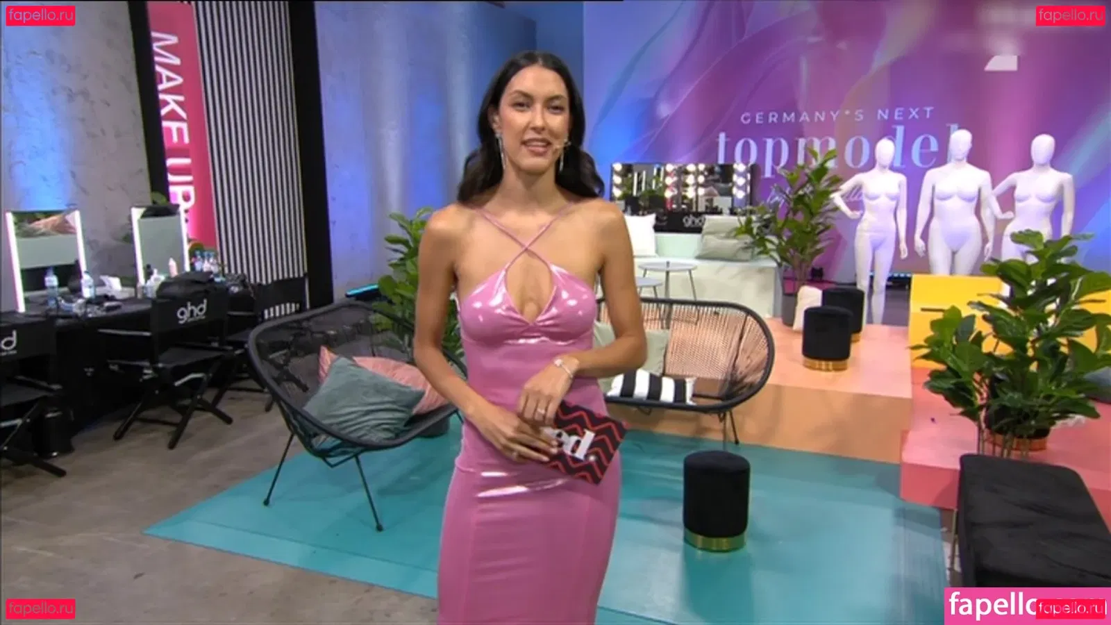 Rebecca Mir Onlyfans Photo Gallery 