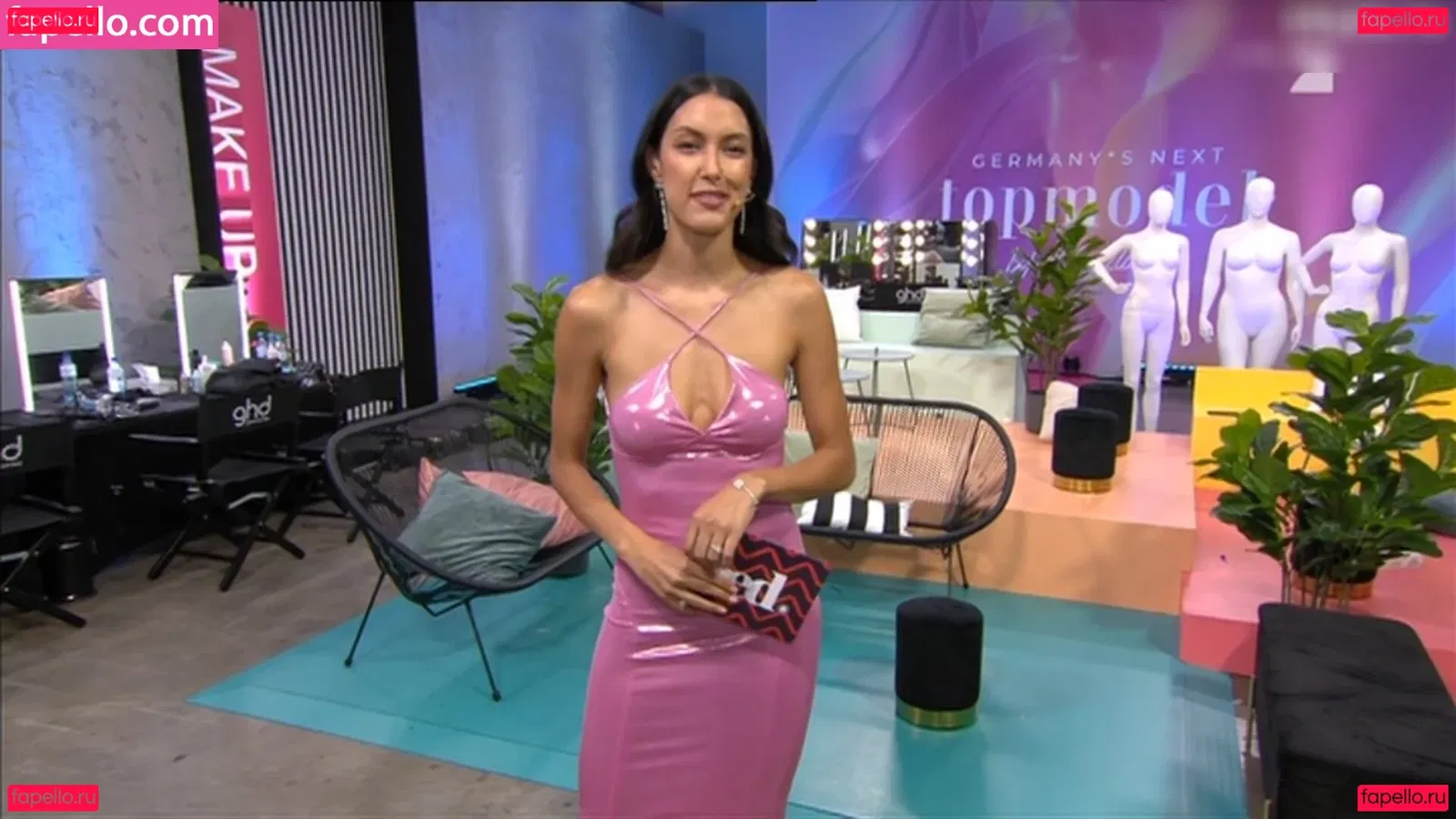 Rebecca Mir Onlyfans Photo Gallery 