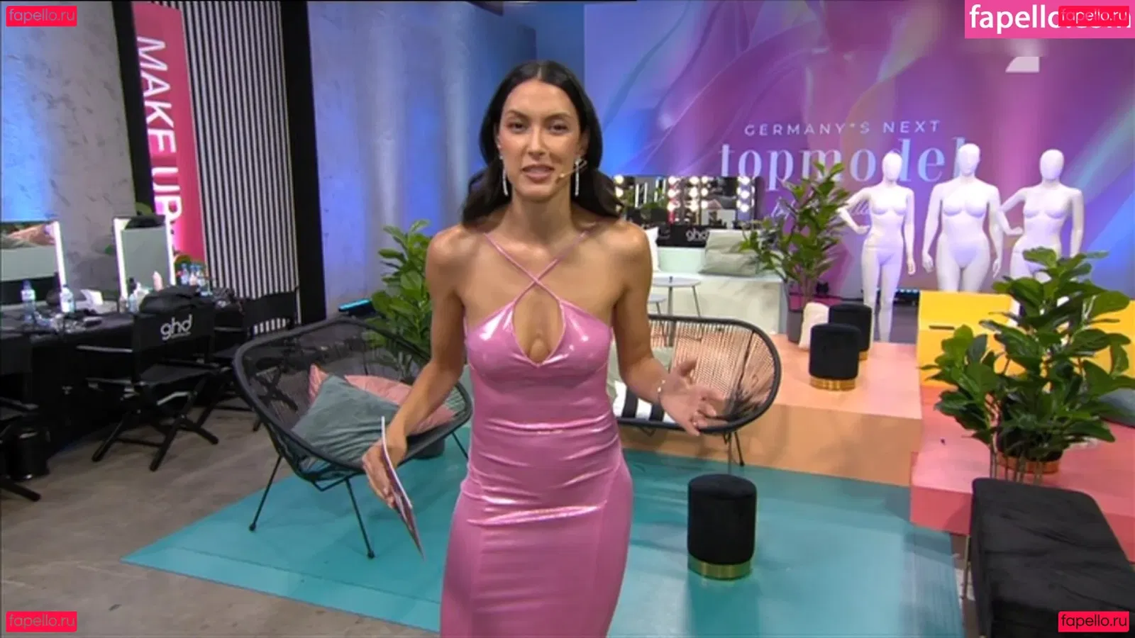 Rebecca Mir Onlyfans Photo Gallery 