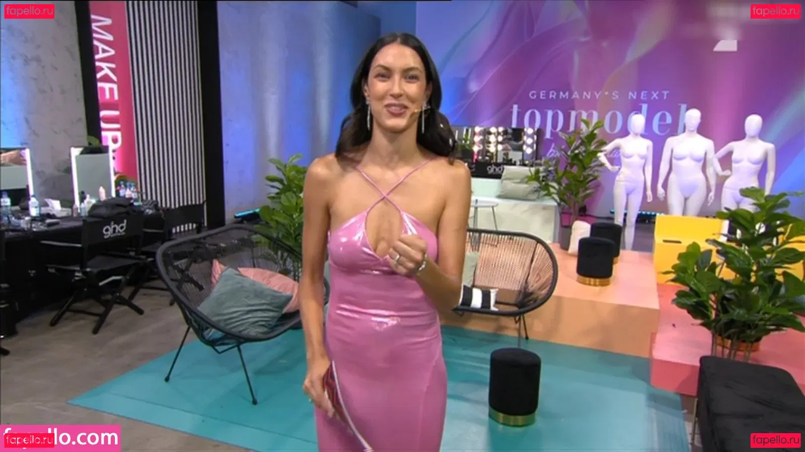 Rebecca Mir Onlyfans Photo Gallery 