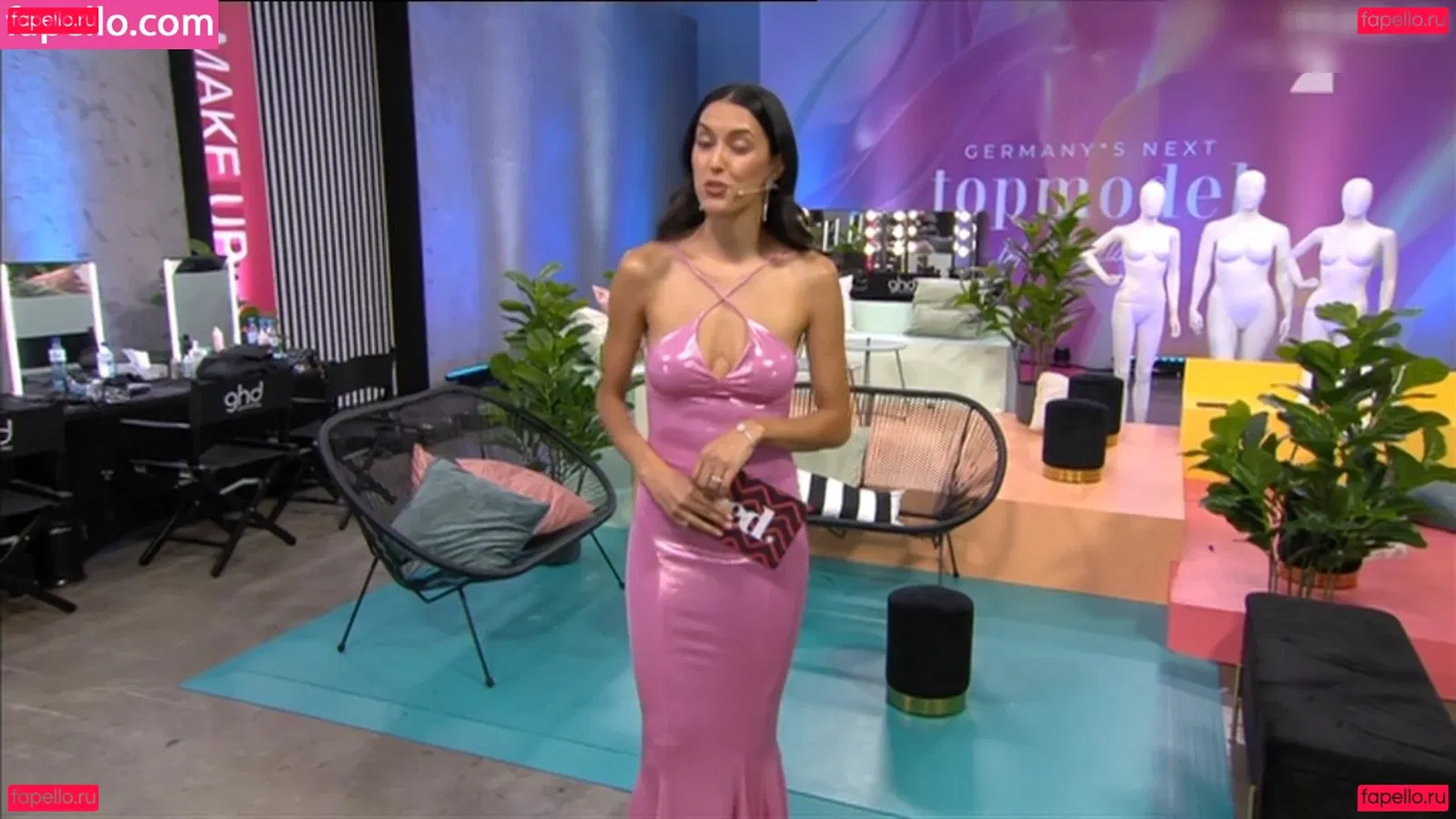 Rebecca Mir Onlyfans Photo Gallery 