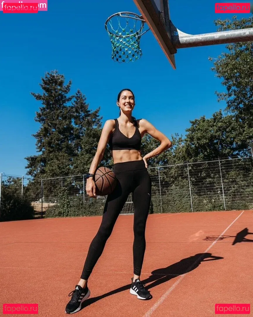 Rebecca Mir Onlyfans Photo Gallery 