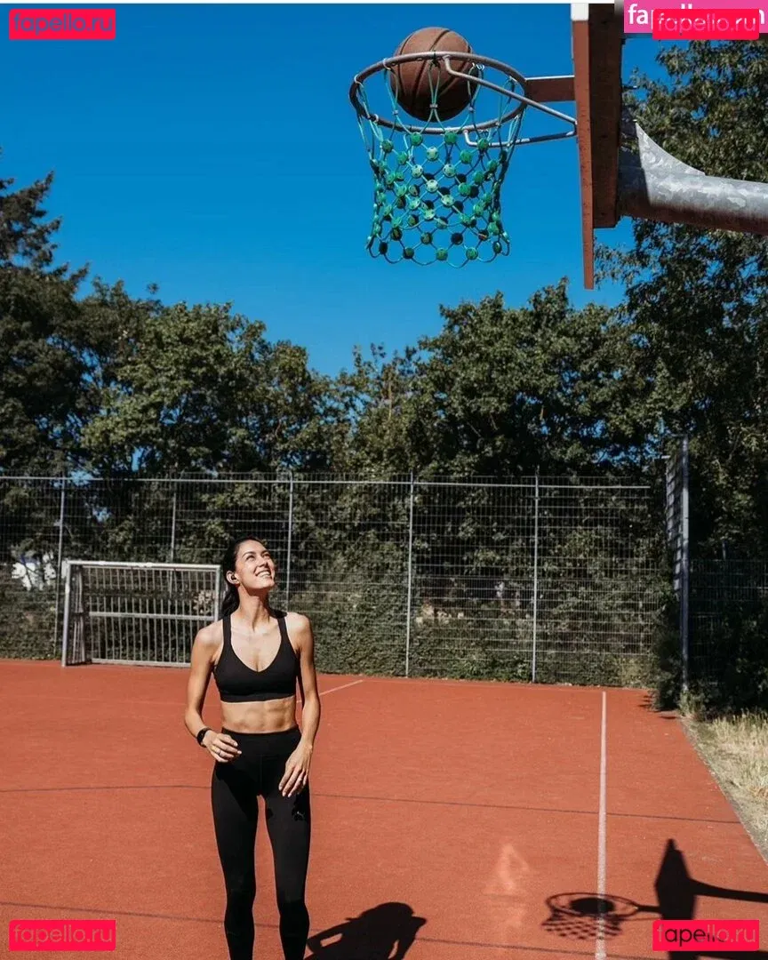 Rebecca Mir Onlyfans Photo Gallery 