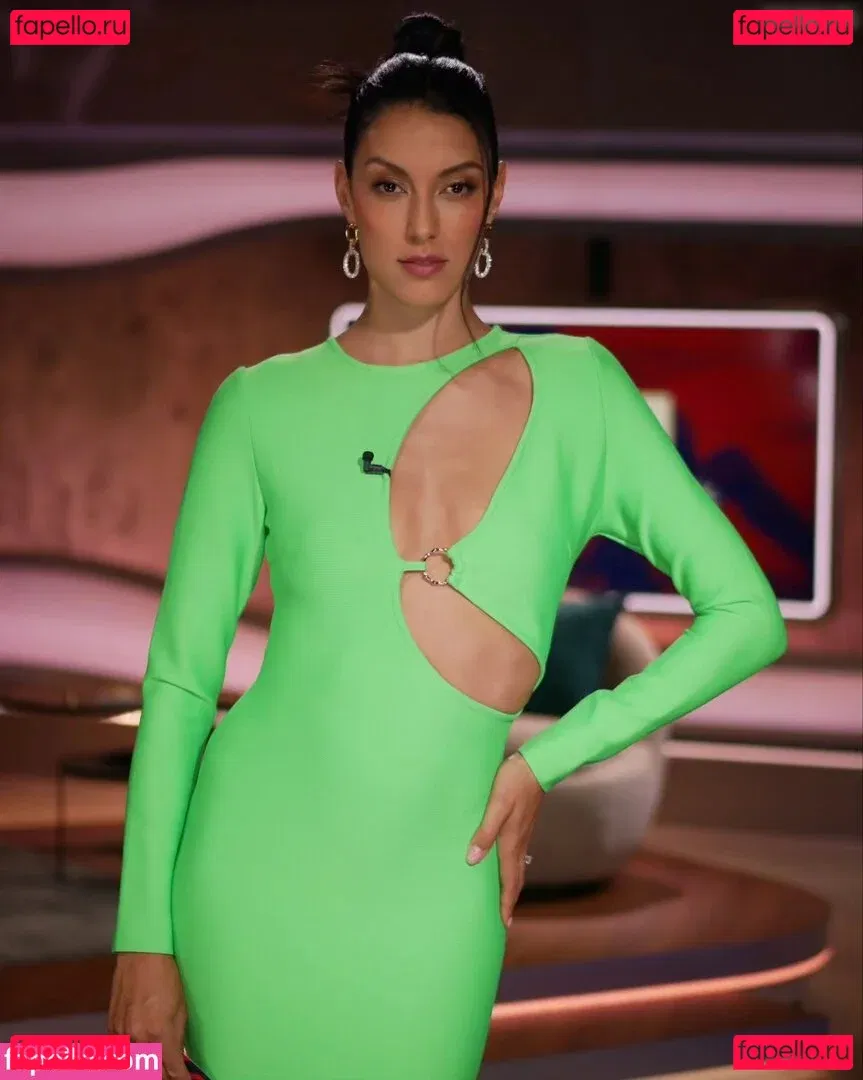 Rebecca Mir Onlyfans Photo Gallery 