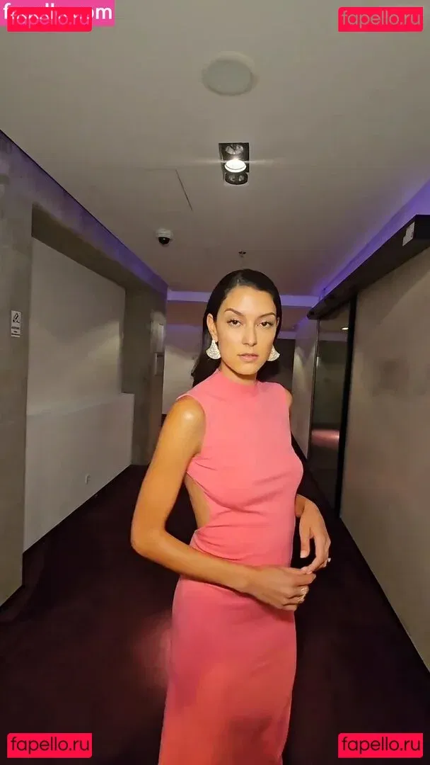 Rebecca Mir Onlyfans Photo Gallery 