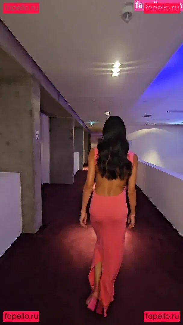 Rebecca Mir Onlyfans Photo Gallery 