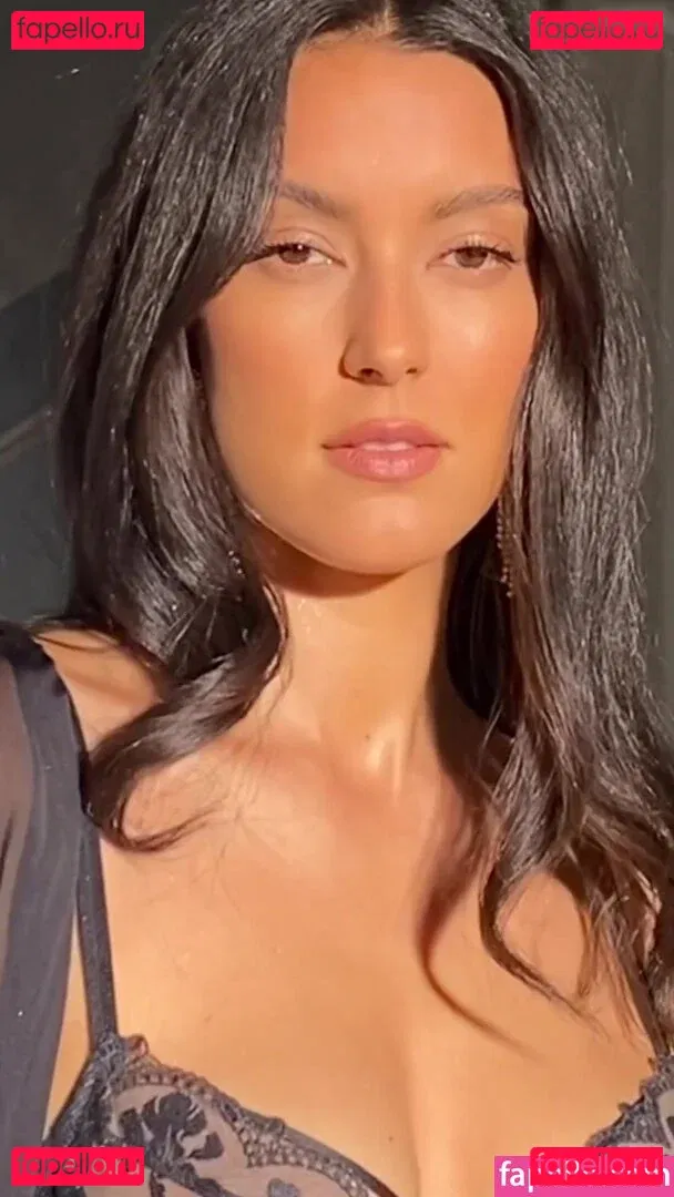 Rebecca Mir Onlyfans Photo Gallery 