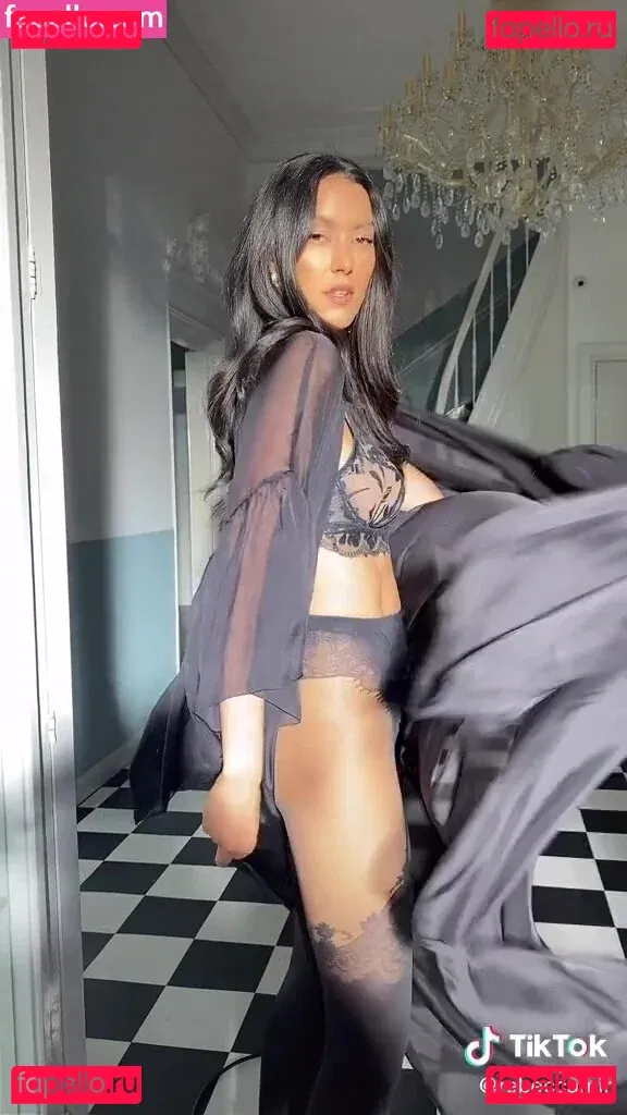 Rebecca Mir Onlyfans Photo Gallery 