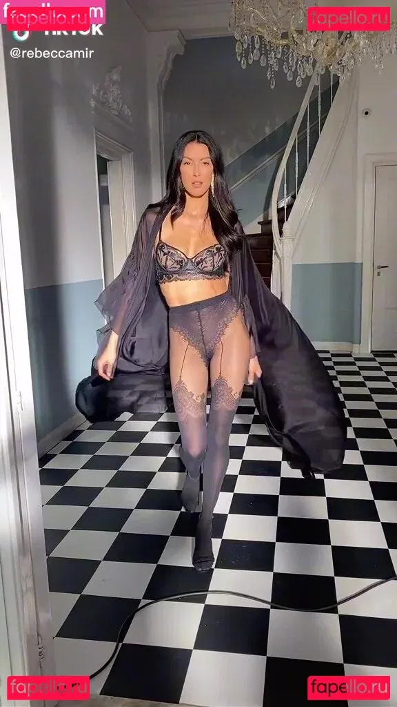 Rebecca Mir Onlyfans Photo Gallery 