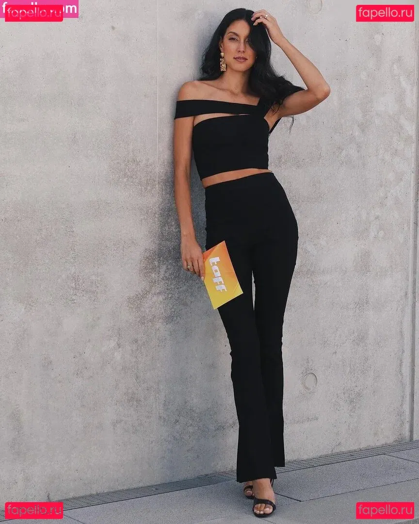 Rebecca Mir Onlyfans Photo Gallery 